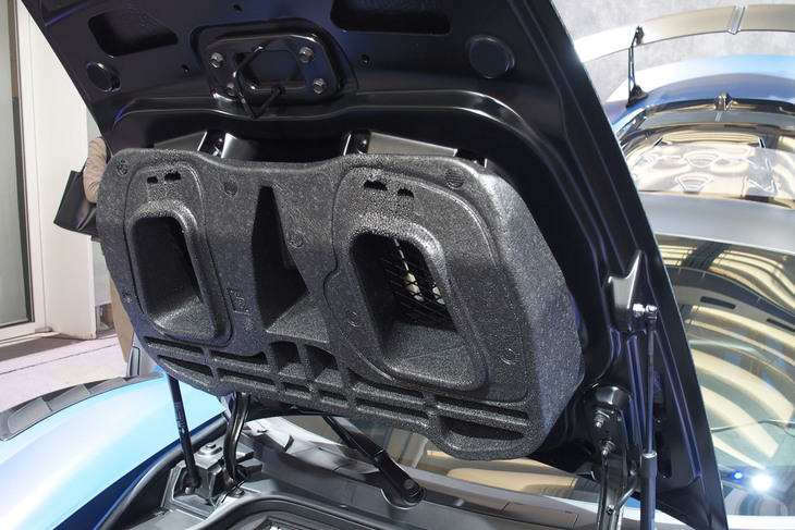 マセラティGT2ストラダーレ（フロントボンネット）