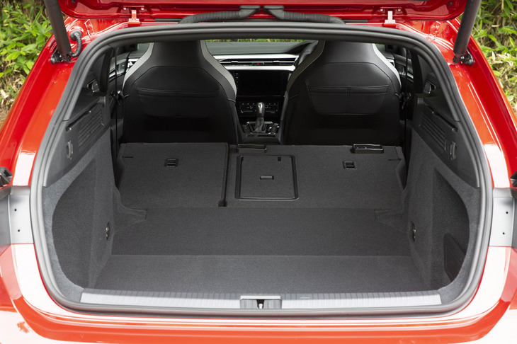 フォルクスワーゲン・アルテオン シューティングブレーク（ラゲッジスペース）