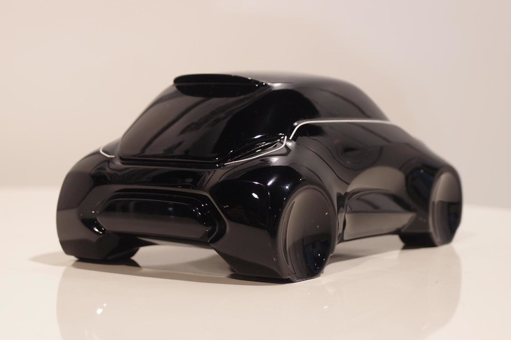 エクステリアデザインの開発キーワードは「B-Dash!（ビー・ダッシュ！）」。「B」はBOLD（大胆）、BRISK（活発）、BOOST（加速）、BEAUTY（美）などを示すとともに、BULLET（弾丸）のようにダッシュする、今にも走りだしそうな外形を表現しているという。もちろんこのワードには、任天堂のテレビゲーム「スーパーマリオブラザーズ」の「Bボタンを使ったダッシュ」との関連性も。デザイン開発メンバーの中にマリオ氏がいるというエピソードもある。