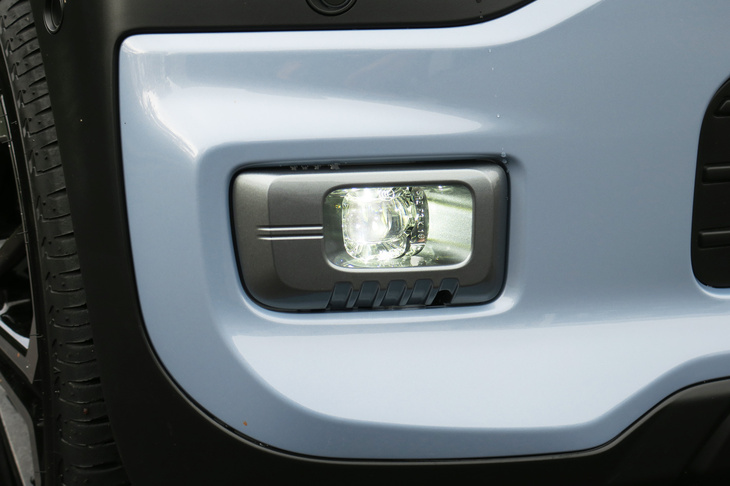 三菱eKクロスEV P（フォグランプ）