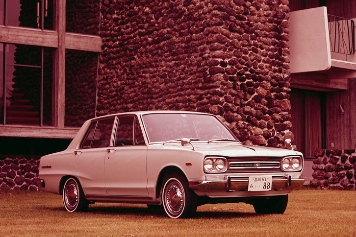 「日産スカイライン ツーリングDX」（1968年）