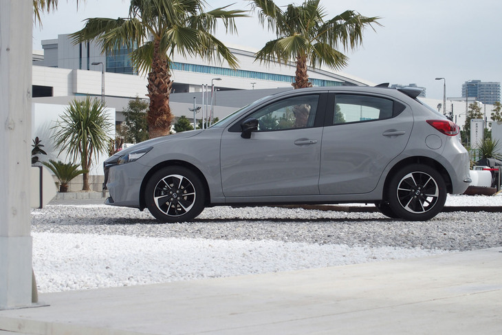 マツダ2 XDスポルト＋（海外仕様車のサイドビュー）