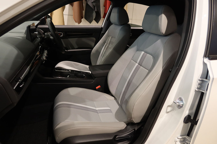 ミツオカM55ファーストエディションe：HEV LX（フロントシート）