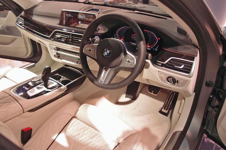 マイナーチェンジ後のインテリア。インフォテインメントシステムは音声による操作にも対応する。