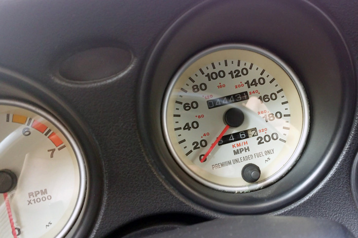 「バイパー」を購入したクルマ屋さんを出た直後、川崎IC付近のガソリンスタンドで給油した時のオドメーターの記録。これがすべての始まりだった……。