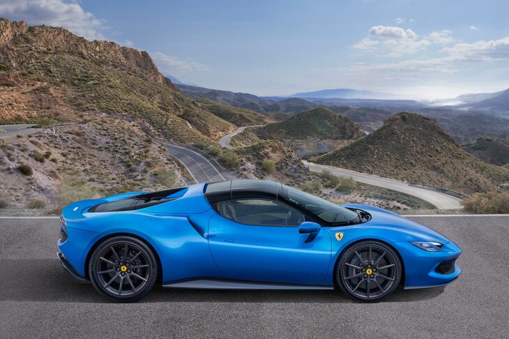 フェラーリ296GTS（サイドビュー）