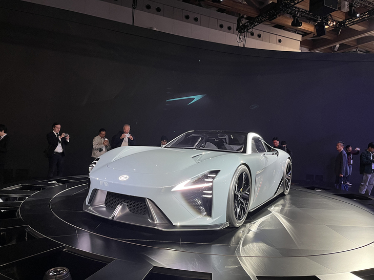 ジャパンモビリティショー2025で見た「レクサス・スポーツコンセプト」（その後に「レクサスLFAコンセプト」として正式に発表された）。「GR GT」なども含めてトヨタグループのすごさをあらためて感じた。