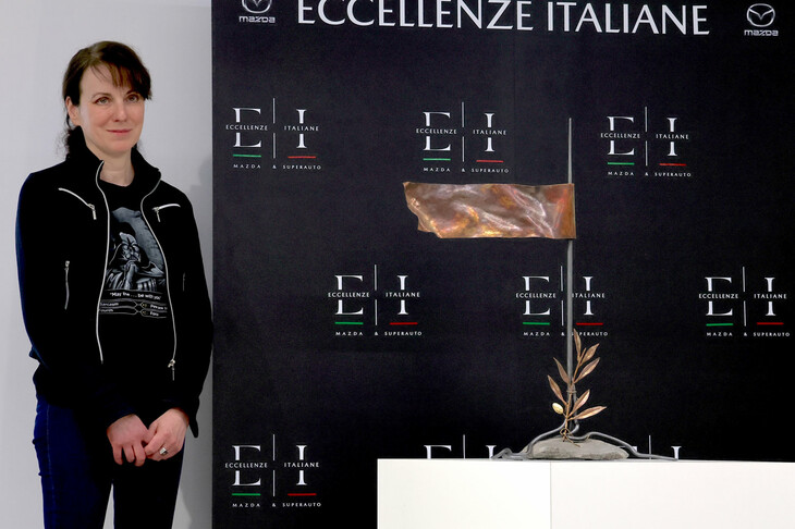 ラウラさんがこの日のために制作した作品。タイトルは《錬金術Archimia》。