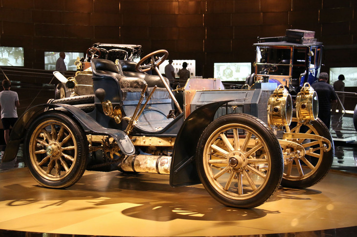 メルセデスの「シンプレックス40PS」（1902年）。メルセデス・ベンツ博物館で撮影。
