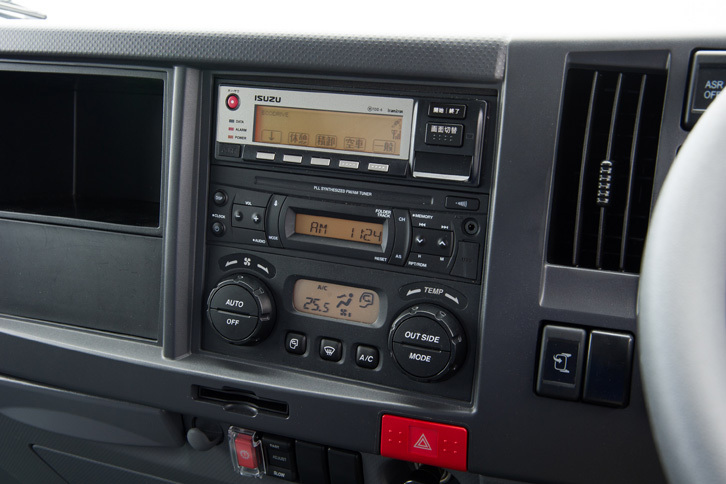 いすゞ・エルフ ワイドキャブ ロングボディー ドライバン