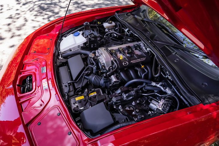 「ロックスター」のエンジンはベースとなった「ロードスター」（ND型）と同じ1.5リッター直4で、最高出力132PS、最大トルク152N・mを発生。試乗車は6段MTを組み合わせていた。