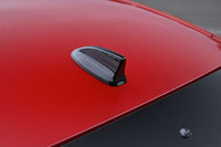 ルーフ後端のシャークフィンアンテナは、ガソリン車の「RS」と同じく「e：HEV RS」でもブラックとなる。