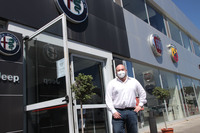 シエナのFCA販売店であるスコッティ・ウーゴで、アルファ・ロメオとジープを担当するアレッシオ・カパンノーリさん。以下2020年5月7日撮影。