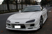 職人が以前預かっていた3代目「マツダRX-7」。
