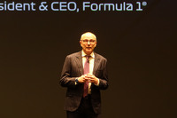 当日は、フォーミュラワン・グループのステファノ・ドメニカリ プレジデント兼CEOも登壇。ビジネスとしてのF1の成功に触れ、ホンダ復帰によってさらなる盛り上がりが期待できるなどと述べた。