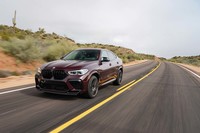 0-100km/hの加速タイムは「X6 Mコンペティション」（写真）が3.8秒。「X5 Mコンペティション」は3.9秒と公表されている。