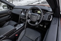 シンプルだが、使いやすさにこだわってデザインされたことが分かるインテリア。ドアトリムやダッシュボードなどの質感も、先代に比べて大幅に向上している。