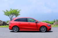 「B180」のホイールベースは2730mmで、「A180」と同寸。背の高いハッチバックモデルでありながら、Cd値は0.24と良好な数値を実現している。