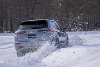 三菱のS-AWCは前後のトルク配分と左右輪間のトルク移動、さらに4輪のブレーキ制御を駆使して運動性能を高める車両運動統合制御システムだ。2007年の「ランサーエボリューション」から採用されている。