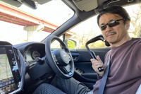 「インプレッサST-Hスタイルエディション」のインテリアは、地味だけど派手。シートのレッドアクセントや、各パートのレッドステッチ、カーボン調のインパネ加飾などでスポーティーに演出されている。