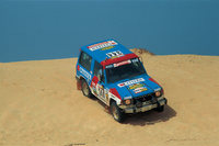 1986年のダカールラリーにおいて、篠塚建次郎のドライブする「三菱パジェロ」。同大会で篠塚はクラス6位、総合46位という成績を残す。