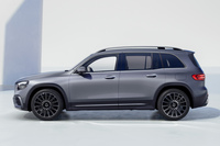 海外勢では、全長4640mmの「メルセデス・ベンツGLB」（写真）や、「プジョー5008」などもライバルとして挙げられる。GLBなどはコンパクトなイメージだが、実際には結構デカいクルマで、国産のミドルクラスSUVと同程度のサイズの持ち主なのだ。