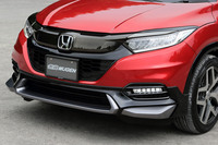 ベース車のマイナーチェンジを受け、デザインが一新されたフロントアンダースポイラー。