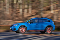 「XVハイブリッドtS」には、専用チューニングの前後ダンパーとコイルスプリングに加え、フロントの足まわりにフレキシブルタワーバーやフレキシブルドロースティフナー、操舵機構の取り付け剛性を高める高剛性クランプスティフナーが装備される。