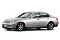 2001年に発売された11代目「スカイライン」。この代から「GT-R」が独立モデルとして分離した。