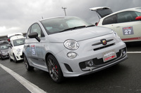 今回の相棒はFCAジャパンが用意してくれた「アバルト595コンペティツィオーネ」。