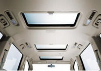 オプションの「トリプルパノラマルーフ」