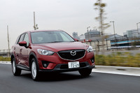 オプションのディスチャージパッケージは、ディスチャージヘッドランプ、アダプティブ・フロントライティング・システム、オートライトシステム、感度調整式レインセンサーワイパーがセットで装備される。