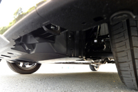 「ワゴンR」の、さらなる燃費向上のために設けられた、エンジンアンダーカバー。