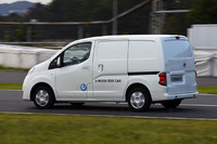 100％電気商用車「e-NV200」の試乗も行われた。排ガスゼロのおかげで、屋内でも運用可能という利点がある。2013年末の実用化を予定しているという。
