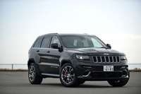 「ジープ・グランドチェロキーSRT8」