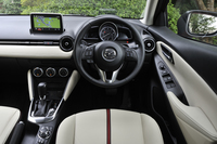 「XDツーリング Lパッケージ」の室内。運転席まわりはドライビングに集中できるようにデザインされている。