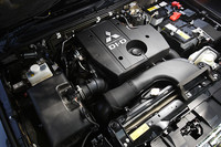 さまざまな改良が奏効し、10･15モード燃費も10.0km/リッターから10.6km/リッターへと6％向上、最高出力が170psから190psへと12％向上、最大トルクは37.8kgmから45.0kgmへと19％の向上をはたしている。
