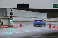 【スペック】BMW M4：ボディーサイズ：全長×全幅×高＝4685×1870×1385mm／ホイールベース＝2810mm／車重＝1610kg／駆動方式：FR／3リッター直6 DOHC 24バルブ ツインターボ（431ps/7300rpm、56.1kgm/1850-5500rpm）