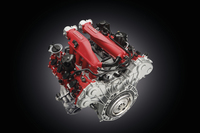 新しい3.9リッターV8ターボエンジンは560psと77.0kgmを発生する。
    