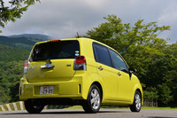 【テスト車のオプション装備】
スマートエントリーパッケージ＝4万5000円／ドレスアップパッケージ＝6万5000円／HIDパッケージ＝5万5000円／ナビレディパッケージ＝3万円／アイドリングストップ機構＝5万4600円／SRSサイドエアバッグ＆SRSカーテンシールドエアバッグ＝4万2000円／オーディオ エクセレントナビ（G-BOOK mXモデル）＝19万4250円