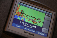 ロンドン・ガトウィック空港のレンタカーカウンターで借りたPND「トムトム」。