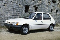 1984年「プジョー205SR」。個人的には、こういう限りなくノーマルな仕様が、一番いいんです。