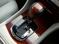 今回のマイナーチェンジで、4.6リッターモデルのトランスミッションは5段から6段へ変更された。