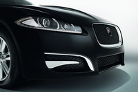 ジャガー、スポーティーな装いのXFを追加発売の画像