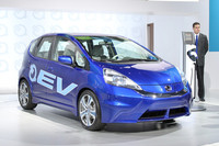 トヨタの「RAV4 EV」同様、2012年に市販される「ホンダ・フィットEVコンセプト」。こちらも、外観は見慣れたノーマルモデルとほぼ変わらず。