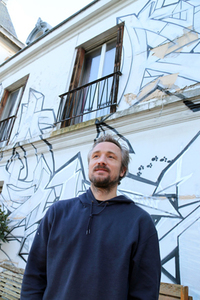 外壁のペイントも彼によるものだ。（2014年2月撮影）