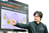 GVCについて解説する、マツダ 車両開発本部 操安性能開発部 シニア・スペシャリストの梅津大輔氏。
