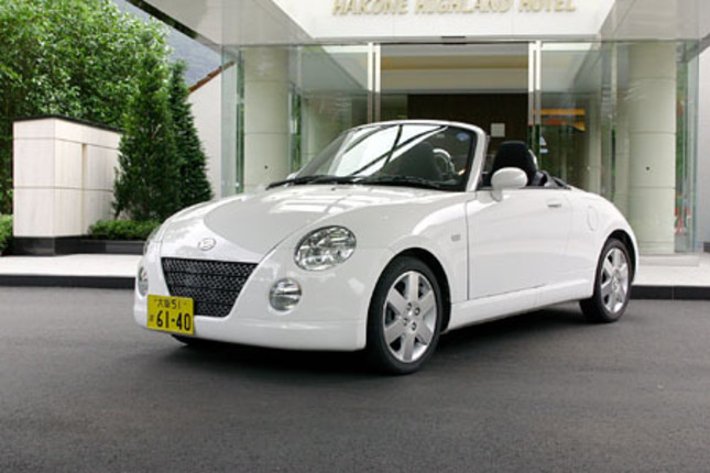 【スペック】全長×全幅×全高＝3395×1475×1245mm／ホイールベース＝2230mm／車重＝830kg/駆動方式＝FF/0.66リッター直4DOHC16バルブターボ・インタークーラー付き（64ps/6000rpm、11.2kgm/3200rpm）/車両本体価格＝149.8万円（テスト車＝158.22万円）