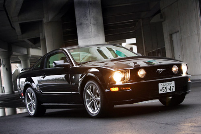 【スペック】全長×全幅×全高＝4765×1880×1385mm／ホイールベース＝2720mm／車重＝1630kg／駆動方式＝FR／4.6リッターV8SOHC24バルブ（304ps/5750rpm、44.2kgm/4500rpm）／価格＝460.0万円（テスト車＝同じ）（写真＝A）