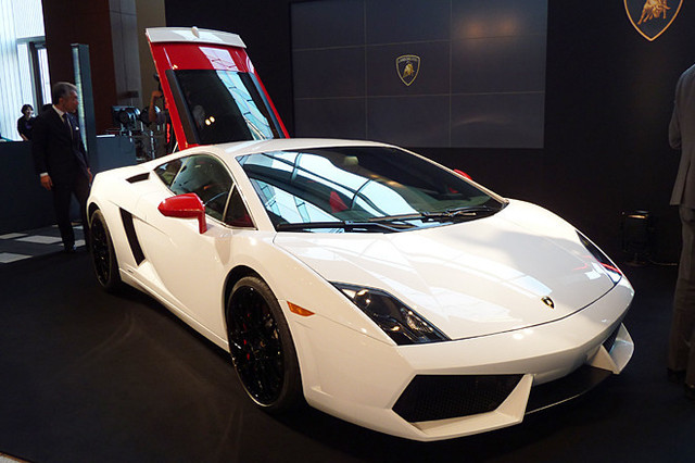 ガヤルドLP560-4ビアンコ・ロッソ」発表会 ビジュアル17枚 【画像